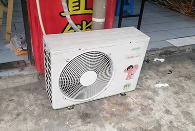 站前空调突然不制冷只吹自然风怎么办？