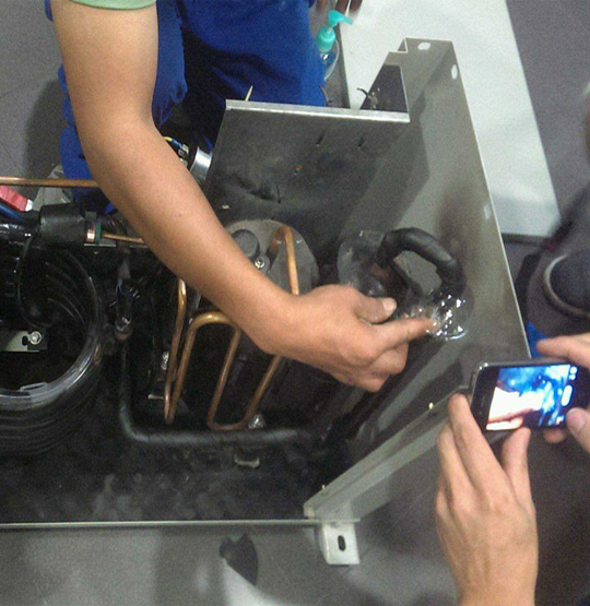 站前维修空调制冷效果差